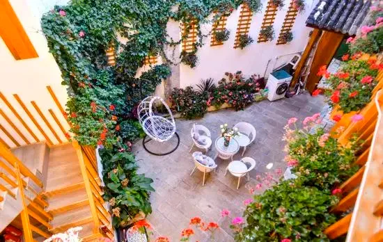 Shihua Jili Designer Boutique Homestay (Nanmen Street Baowu Alley)