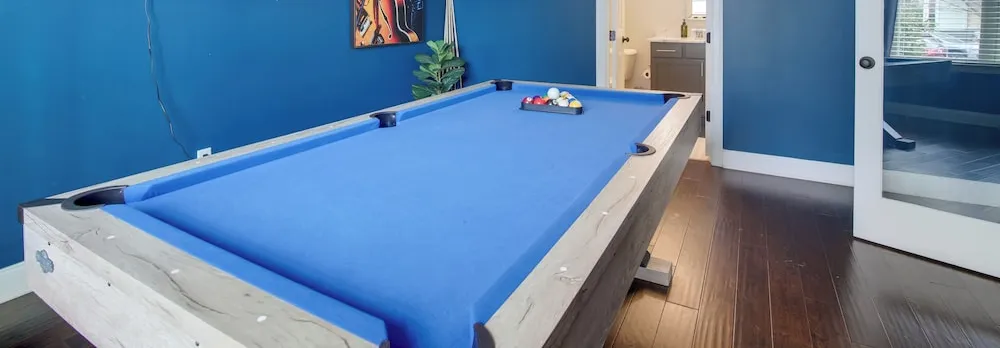 Pool Table! Walkable Stay in Midtown MEM