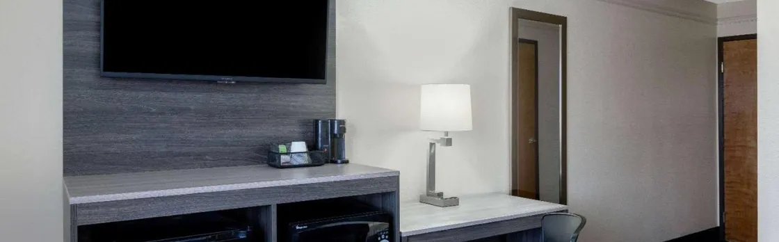 Super 8 by Wyndham Kansas City at Barry Road/Airport