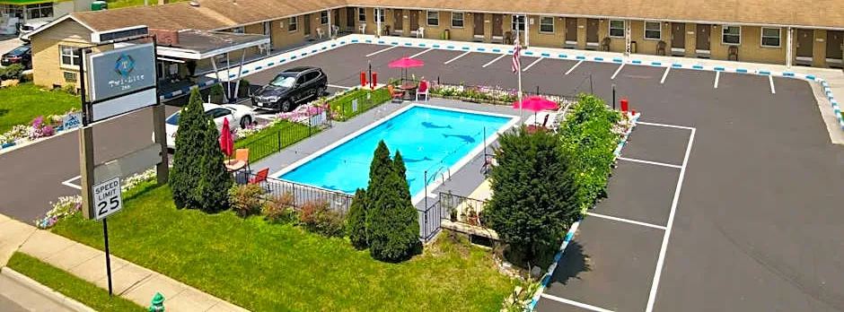 Twi-Lite Inn