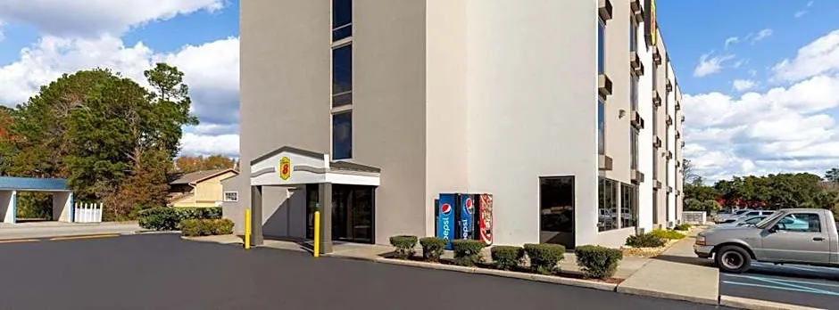Super 8 by Wyndham Myrtle Beach/Market Common Area