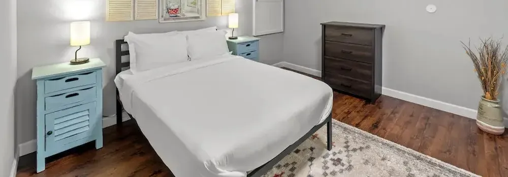 Modern Home W/garage Near SLU JZ Vacation Rentals