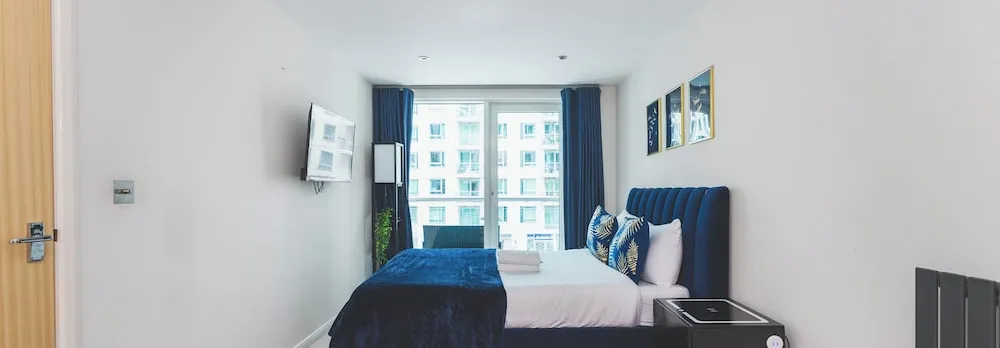 Deluxe Two-Bedroom Vauxhall Apartment