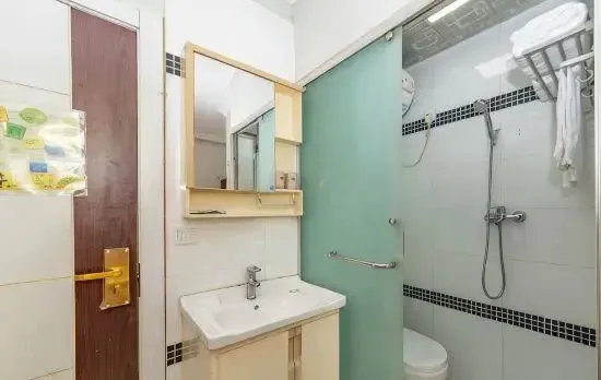 AA hotel（Shanghai five triangle ChangHai hospital)