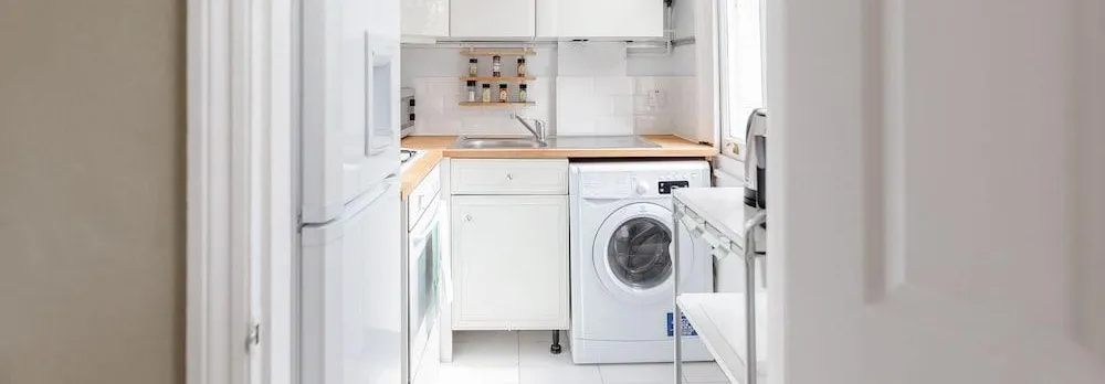 Earls Court Apartments by Basetogo