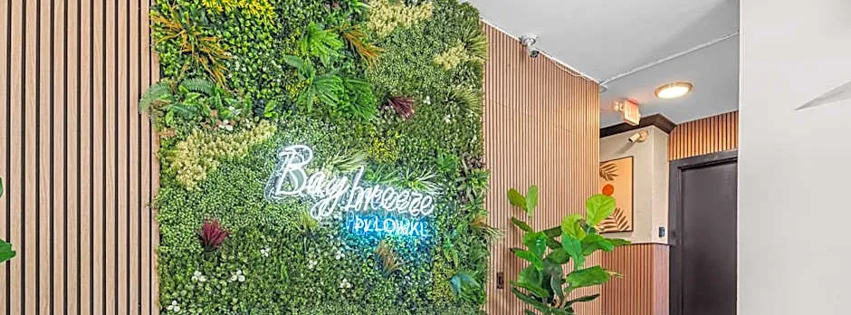 Baybreeze Apartments by Lowkl