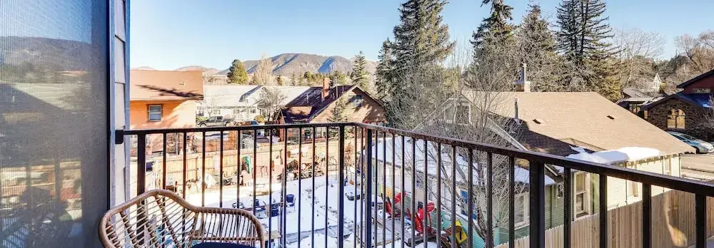 Flagstaff Townhome Near Downtown w/ Mountain Views