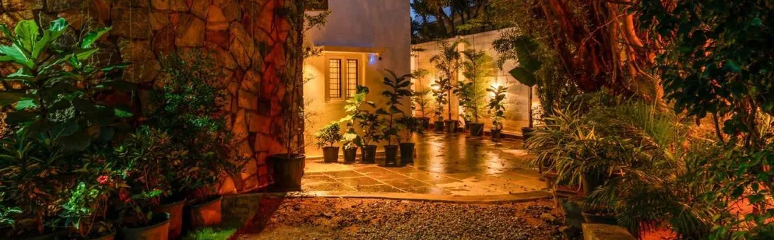 Stayvista at the Lakeshore with Lake View, Wifi, Garden