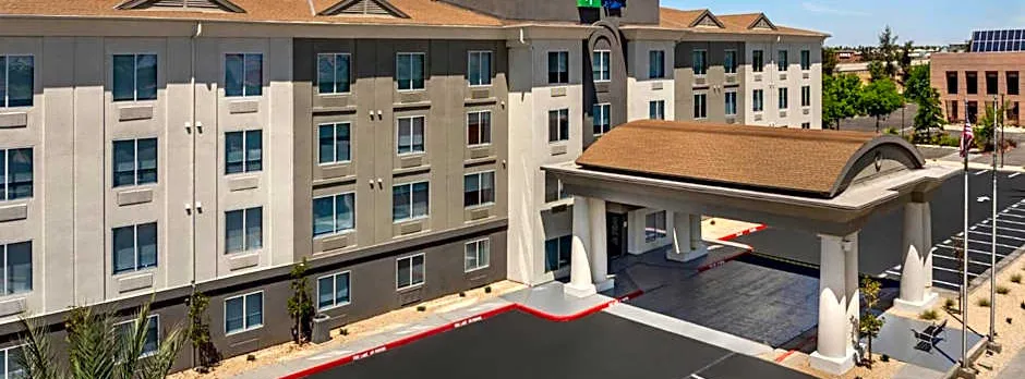 Holiday Inn Express & Suites Fresno (River Park) Hwy 41 by IHG