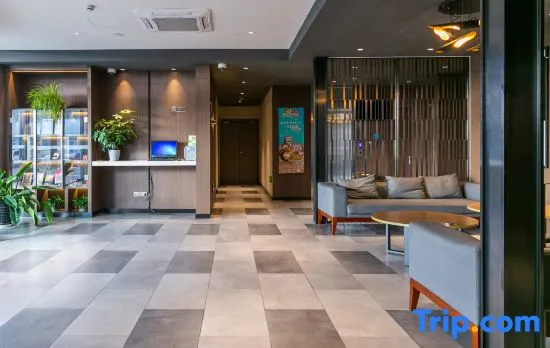 Poyin Zhixuan Hotel (Shanghai Pudong Zhangjiang Luoshan Road Metro Station Store)