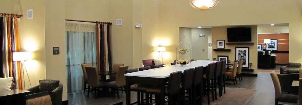 Hampton Inn & Suites Jamestown, ND