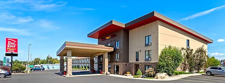 Red Roof Plus+ & Suites Malone
