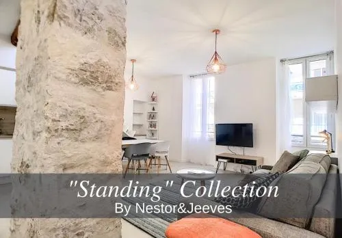 Nestor&Jeeves - HOUSE OF CARDS - Central - Very close sea