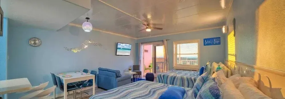 Oceanfront Condo w/ Private Balcony Pool + Tennis Bubbly Blew by Avantstay