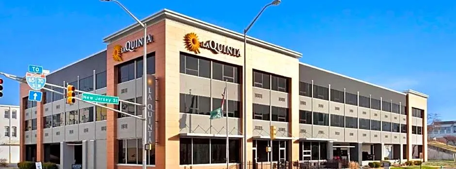La Quinta Inn & Suites by Wyndham Indianapolis Downtown
