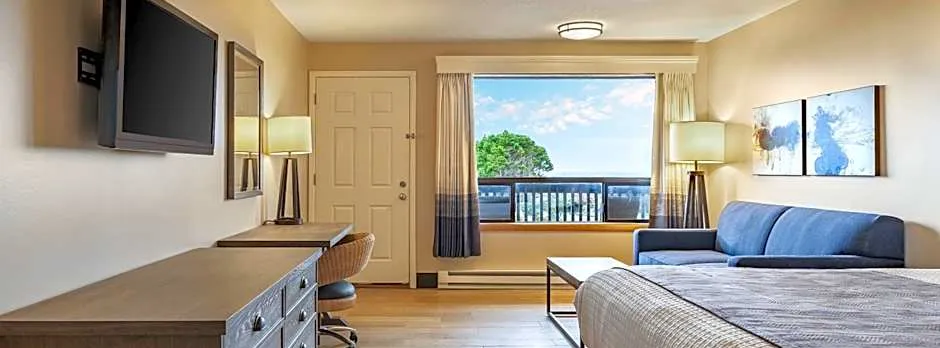 Gold Beach Inn and Ireland's Rustic Lodge