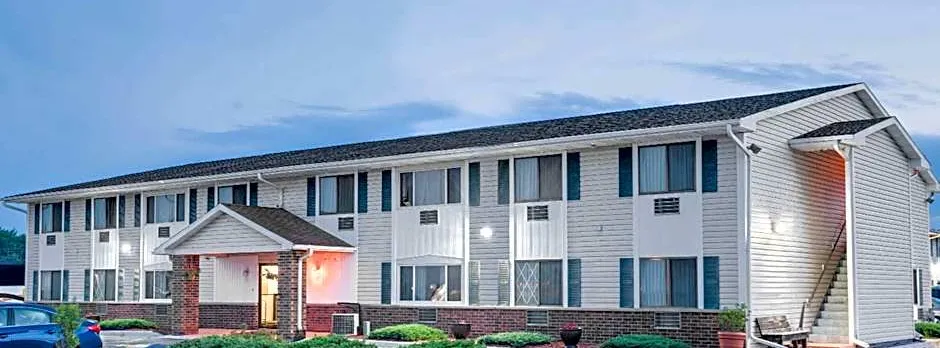 Super 8 by Wyndham Tomah Wisconsin
