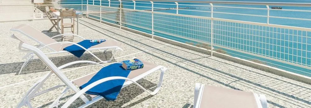 Seafront Penthouse Leo