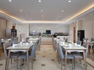 Vienna Hotel East Plaza of Wuhan High-Speed Railway Station