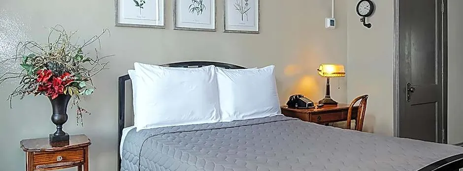 Gardner Hotel & Hostel