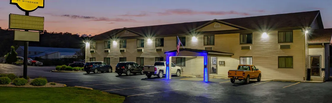Super 8 By Wyndham Decorah