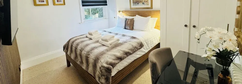 Designer 2 Bedroom Apartment in London With Garden