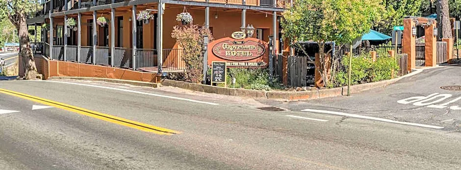 The Groveland Hotel