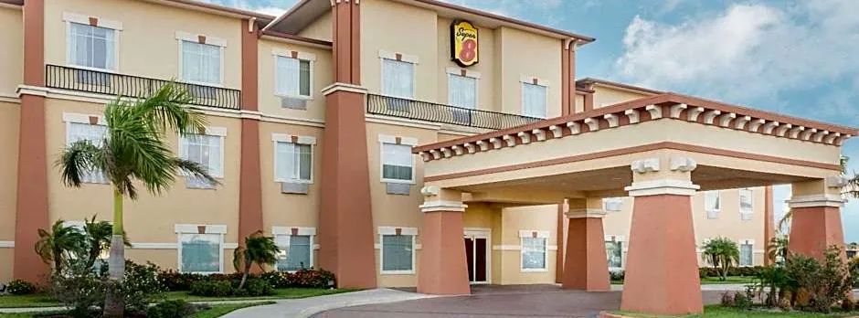 Super 8 by Wyndham Hidalgo/McAllen Area