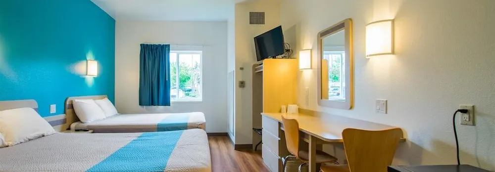 Motel 6 Portland North