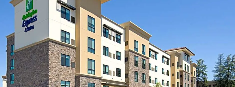 Holiday Inn Express and Suites Valencia - Santa Clarita By IHG