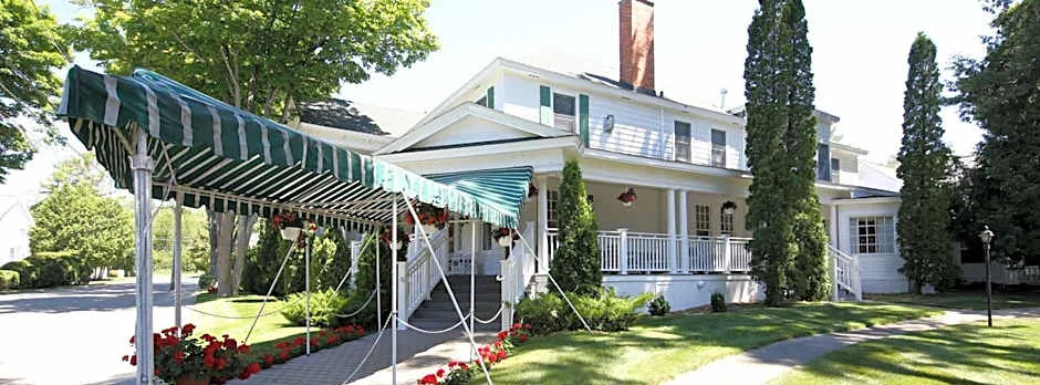 Colonial Inn Harbor Springs
