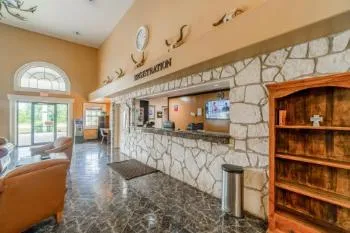 Days Inn & Suites by Wyndham Beeville