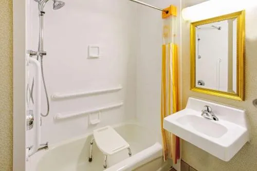 La Quinta by Wyndham Appleton College Avenue