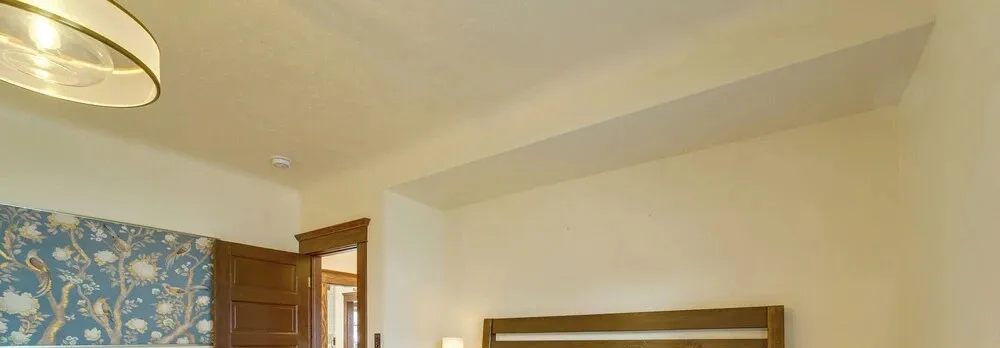 3 Blocks to Plaza! Historic Prescott Gem w/ Grill