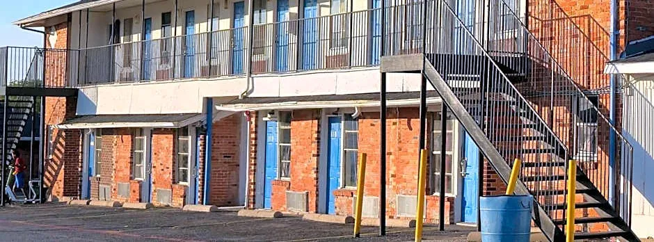 Cole Manor Motel By OYO Love Field Market Center