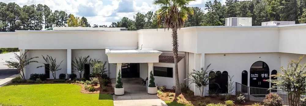 Cottonwood Suites Savannah Hotel & Conference Center