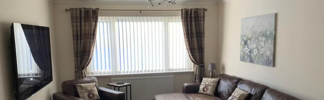 Holm From Home, Relaxing Modern Bungalow with Private Garden, Quiet Location Near Attractions & Ness Islands
