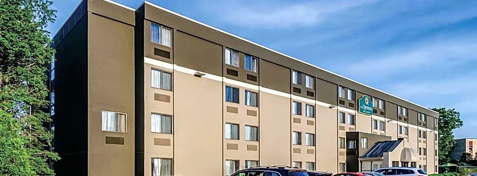 La Quinta Inn & Suites by Wyndham Warwick-Providence Airport