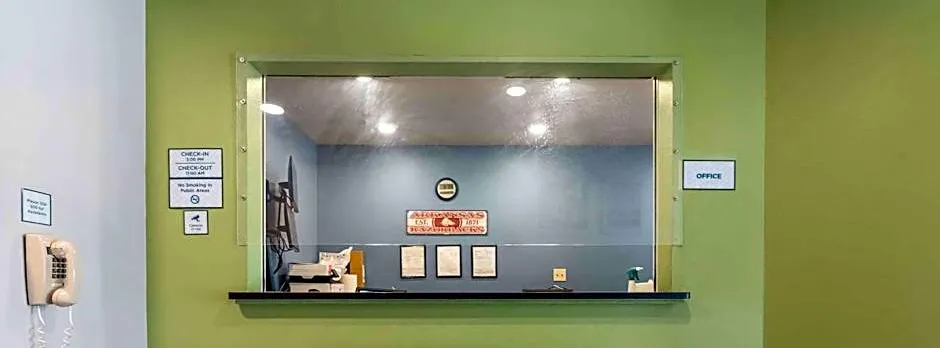 WoodSpring Suites Fayetteville I-49