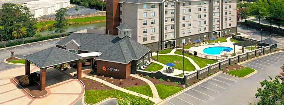 La Quinta Inn & Suites by Wyndham Greensboro - Highpoint