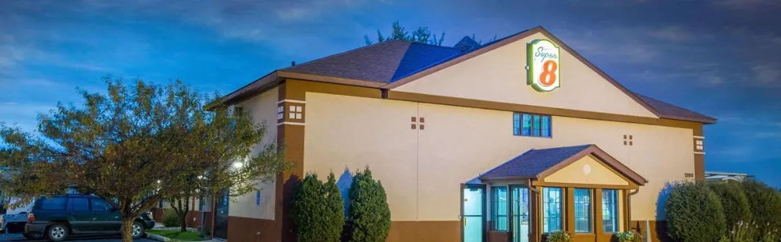 Super 8 by Wyndham Fairmont