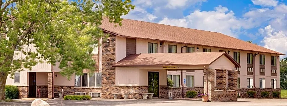Super 8 by Wyndham Chariton