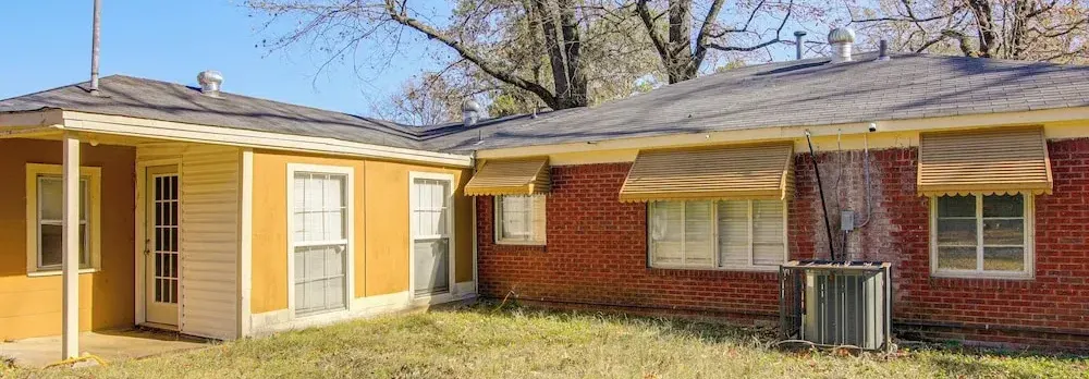 1 Mi to Graceland: Quiet Home w/ Private Yard