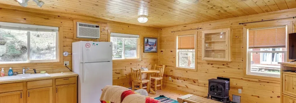 Pets Welcome: Cozy Cabin w/ Deck in Deadwood!