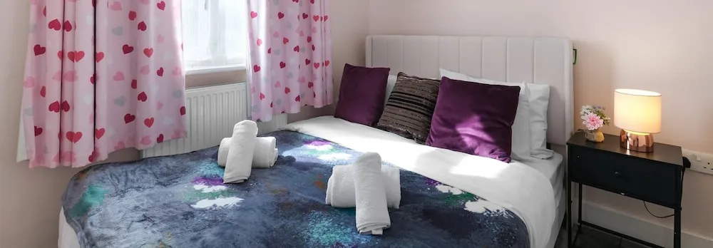 Spacious 5 Bedroom Family Home in Harrow