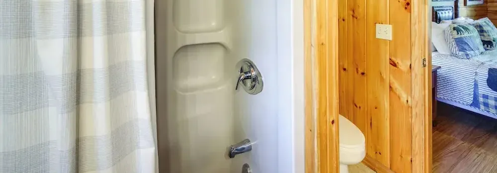 Tennessee Cabin w/ Balcony, Hot Tub & Pool Access!