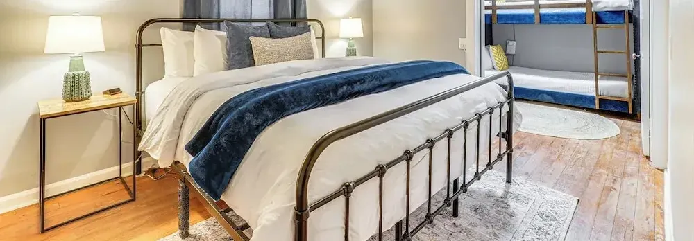 Cozy Eureka Springs Cottage, Walk to Dtwn!