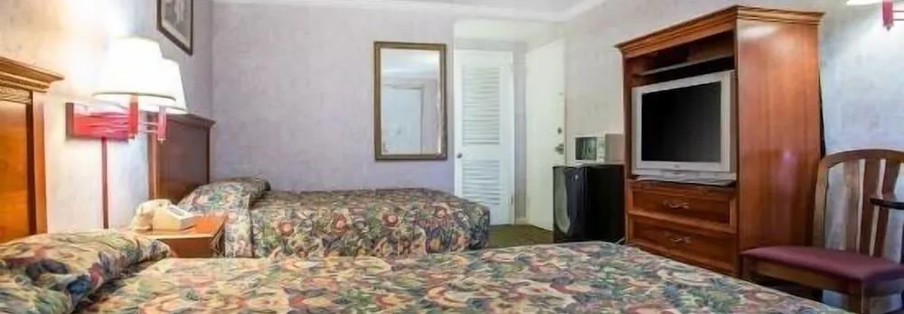 Downbeach Inn