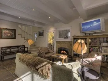 Cullen Tahoe City Rental Home By RedAwning