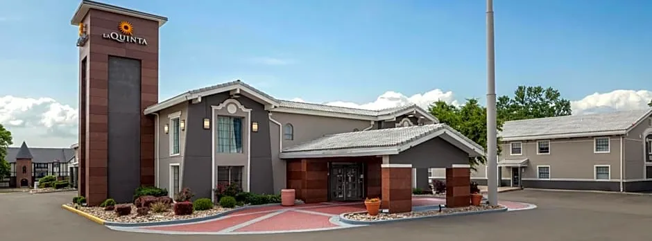 La Quinta Inn by Wyndham Omaha West
